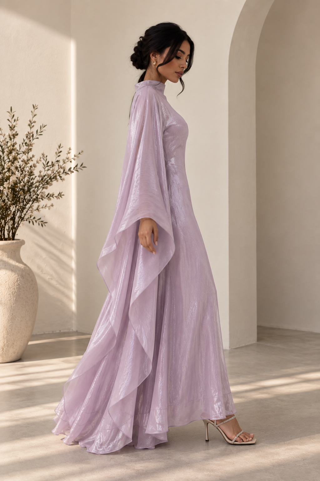 Abaya longue lilas satinée à manches cape - Alma