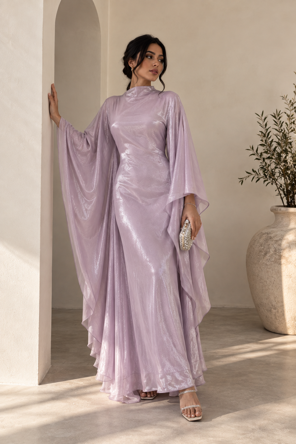 Abaya longue lilas satinée à manches cape - Alma